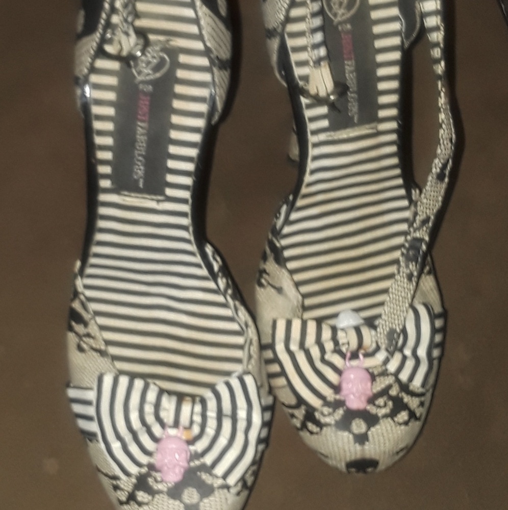 Shoes - Picture 2 of 2